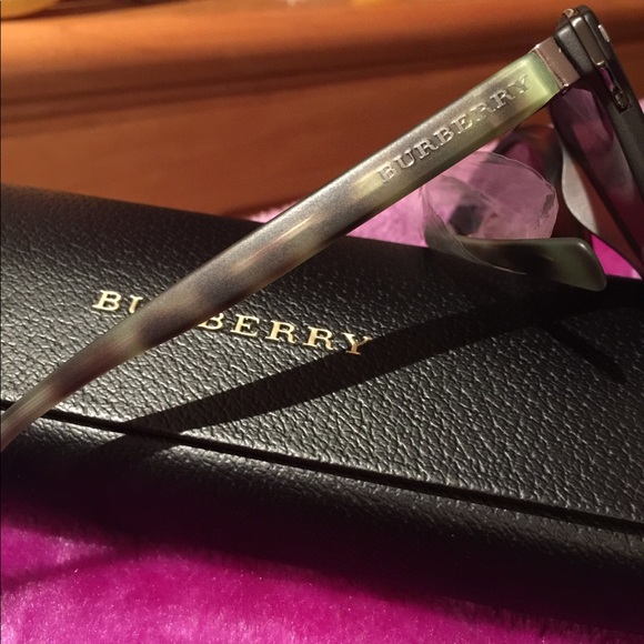 🆕Burberry sunglasses - Picture 2 of 3